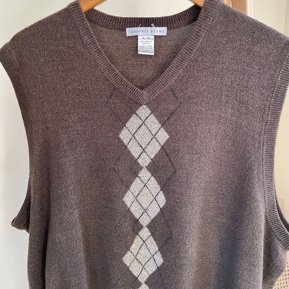Vintage Argyle V-neck Sweater Vest in Chocolate Brown/Oatmeal - Picture 2 of 3